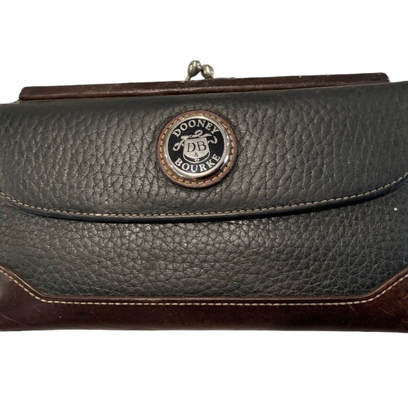 Dooney & Bourke wallet - Picture 1 of 10